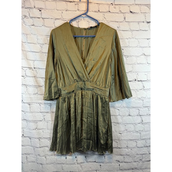 Zara Green Dress Medium Fit & Flare Pleated 3/4 Sleeve V Neck Mini - Picture 1 of 4